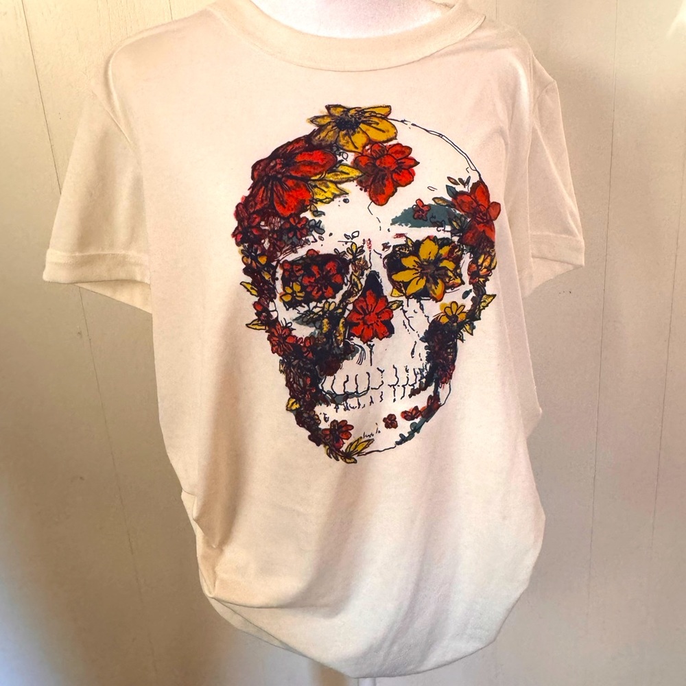 LuLaRoe floral skull tee. Size M. Like new.